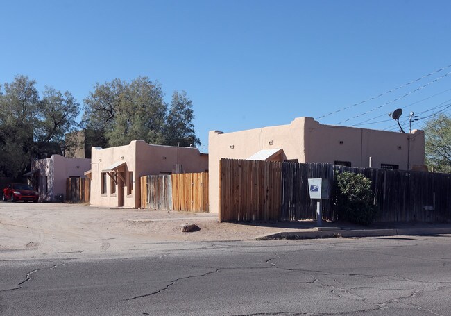 120-132 E Delano St in Tucson, AZ - Foto de edificio - Building Photo