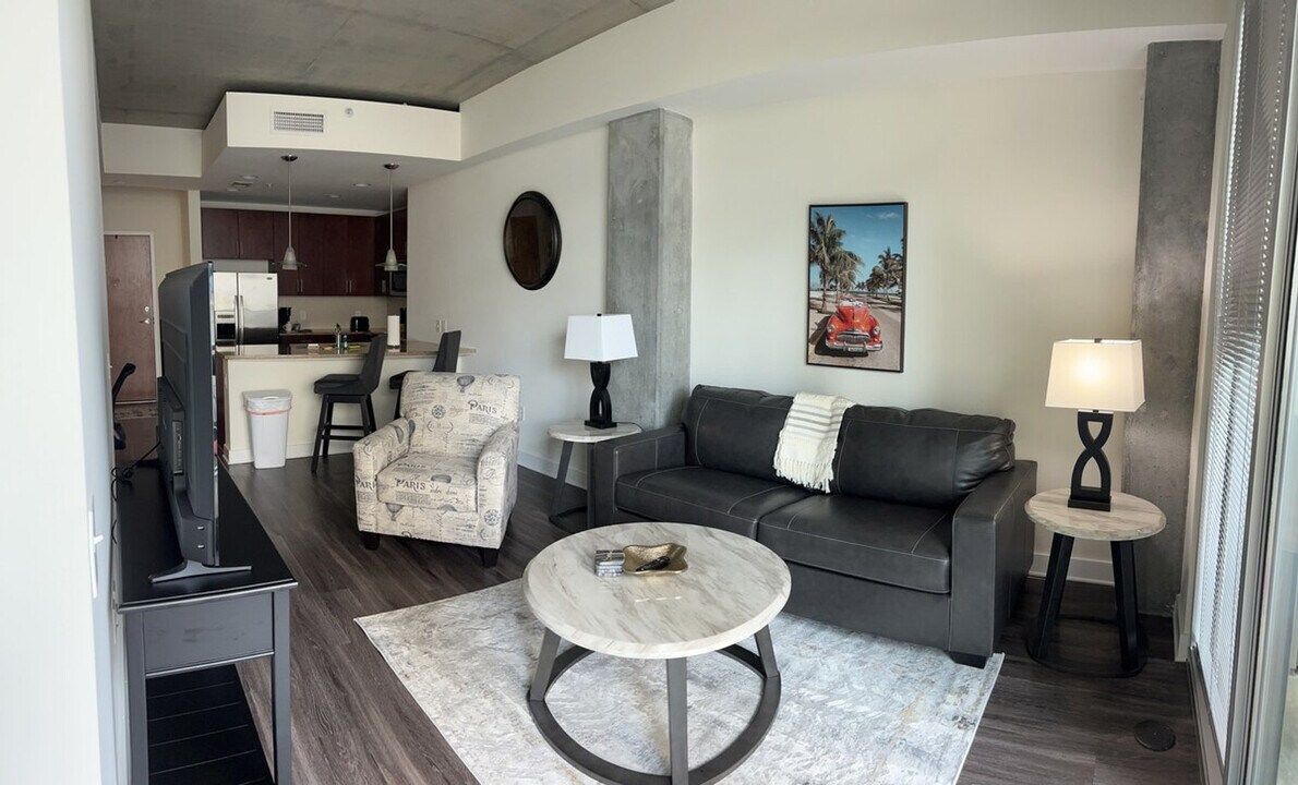 400 S Tryon St in Charlotte, NC - Building Photo