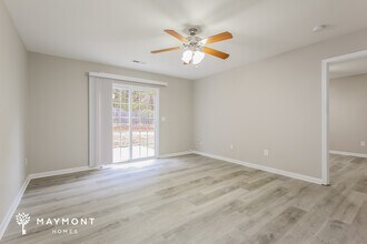 33 Birdsong Ln in Taylors, SC - Foto de edificio - Building Photo