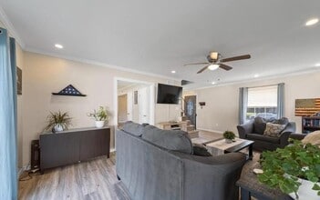 97 Shawmont Ln in Willingboro, NJ - Foto de edificio - Building Photo