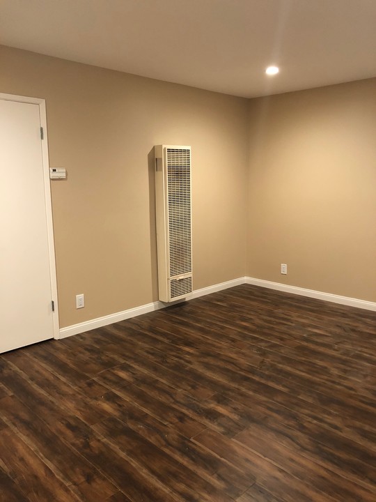 20327 Saticoy St in Los Angeles, CA - Building Photo