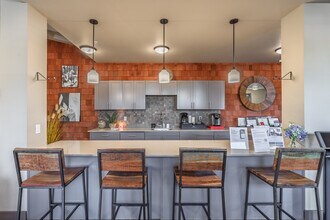 Scriber Creek Apartments in Lynnwood, WA - Foto de edificio - Building Photo