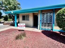 1415 E Rialto Ave in Fresno, CA - Building Photo