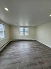 203 N 8th St, Unit 1 in Lindenhurst, NY - Building Photo - Building Photo