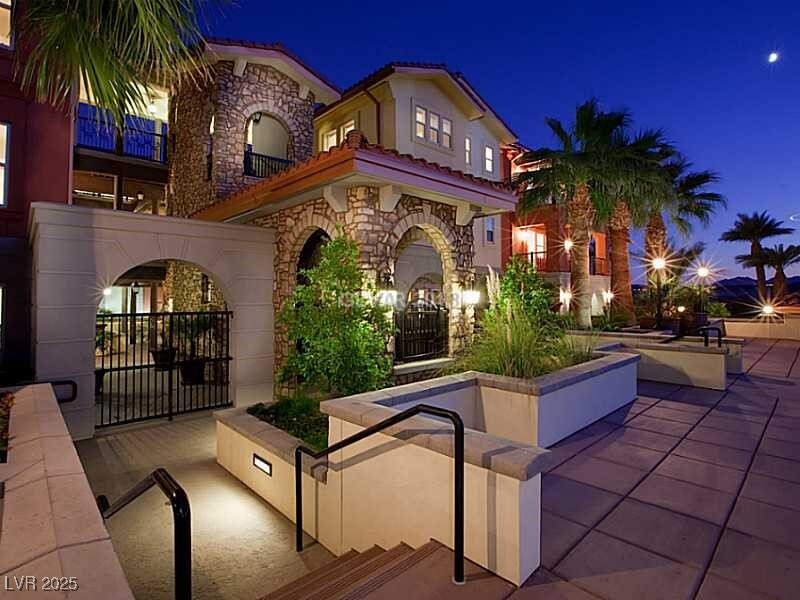 64 Strada Principale in Henderson, NV - Building Photo