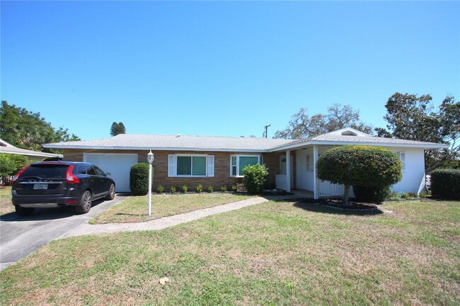 2470 Breakwater Cir in Sarasota, FL - Foto de edificio - Building Photo