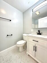 409 Main St, Unit 2 in Woburn, MA - Foto de edificio - Building Photo