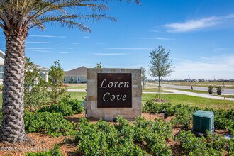 8313 Loren Cove Dr in Melbourne, FL - Foto de edificio - Building Photo
