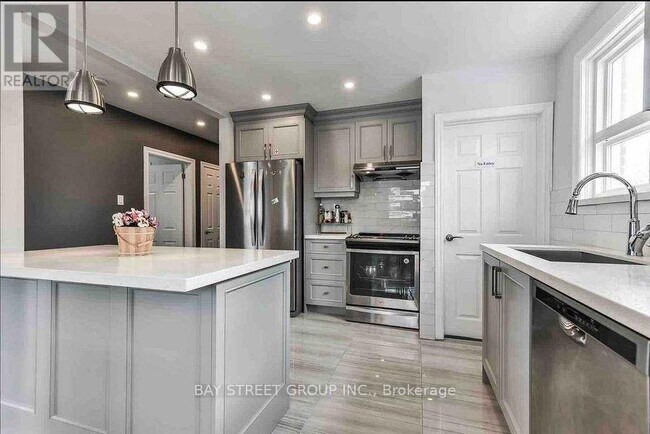 29 Bentworth Ave in Toronto, ON - Building Photo - Building Photo