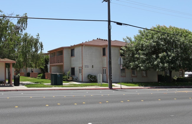 Spartan Manor in Modesto, CA - Foto de edificio - Building Photo
