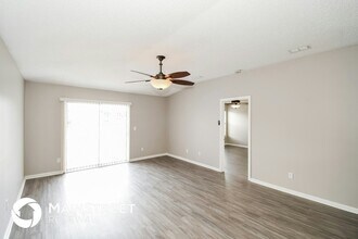 7405 International Village Dr in Jacksonville, FL - Building Photo - Building Photo