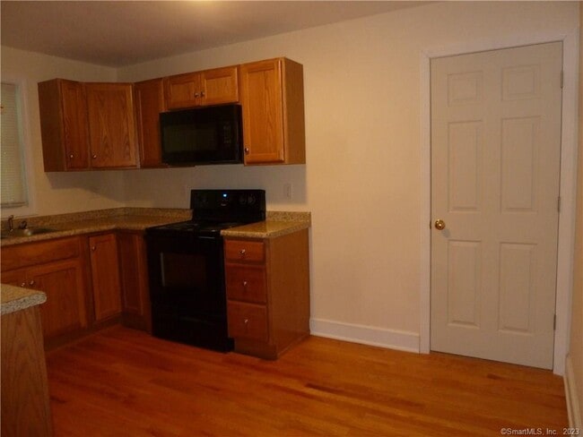 125 Oneco Ave in New London, CT - Building Photo - Building Photo