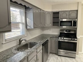 3558 Pine Needle Dr SW in Marietta, GA - Foto de edificio - Building Photo