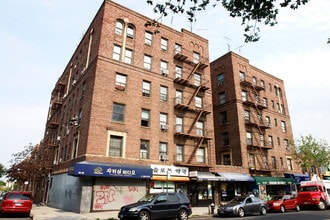 3414-3426 Union St in Flushing, NY - Building Photo - Building Photo