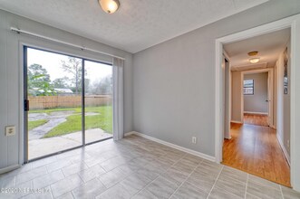 1212 Kennerly Rd in Jacksonville, FL - Foto de edificio - Building Photo