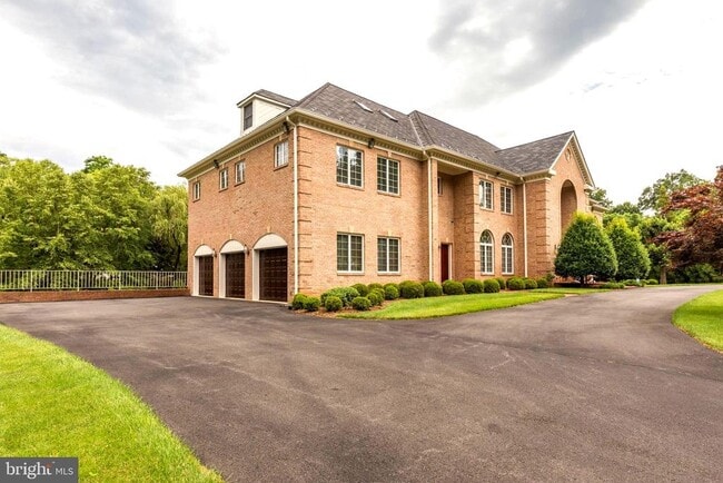 property at 914 Helga Pl