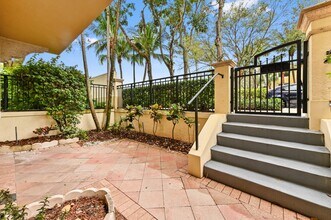 11750 Valencia Gardens Ave in Palm Beach Gardens, FL - Foto de edificio - Building Photo