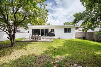 2350 SW 24th Ter in Miami, FL - Building Photo - Building Photo