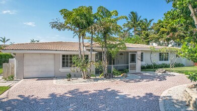 2265 NE 24th St in Lighthouse Point, FL - Building Photo - Building Photo