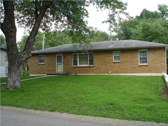 6713 NW Evelyn St in Kansas City, MO - Building Photo - Building Photo