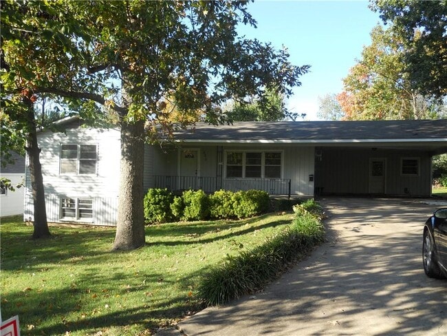 530 E Rebecca St in Fayetteville, AR - Building Photo - Building Photo