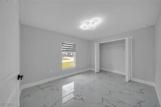 3307 40th St W in Lehigh Acres, FL - Foto de edificio - Building Photo