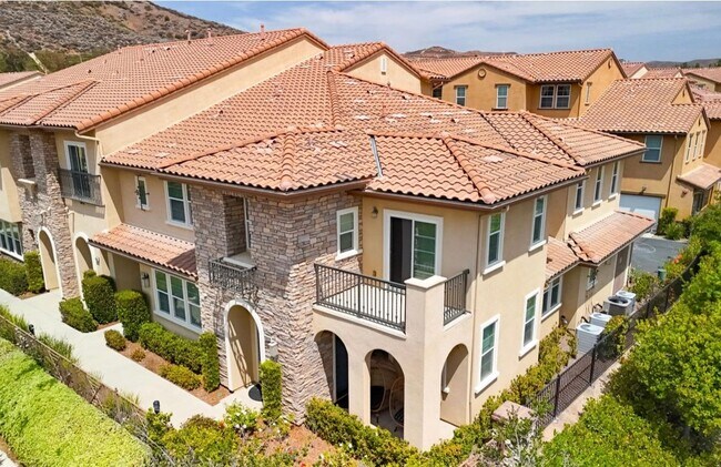 28426 Herrera St in Santa Clarita, CA - Building Photo - Building Photo