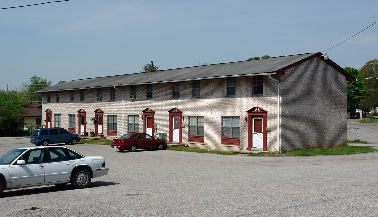 Jenny Lynn Apartments in Hurricane, WV - Building Photo