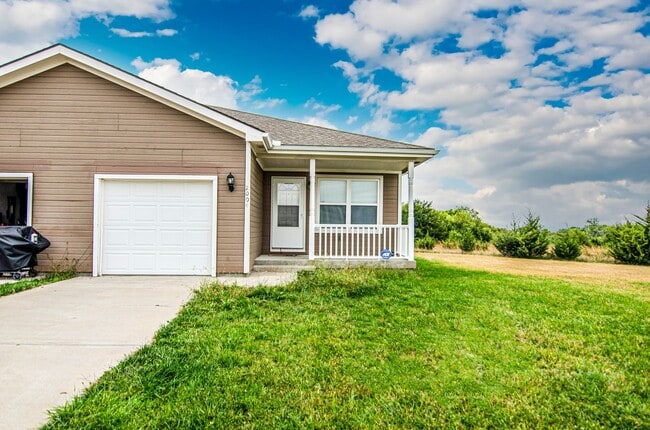 property at 2004 Tanager Ct