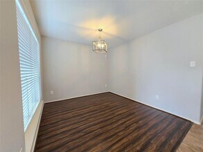 1423 Stone Bluff Dr in Houston, TX - Foto de edificio - Building Photo