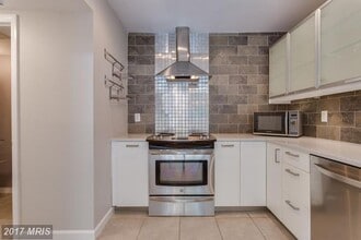 5735 Nordeen Oak Ct in Burke, VA - Building Photo - Building Photo