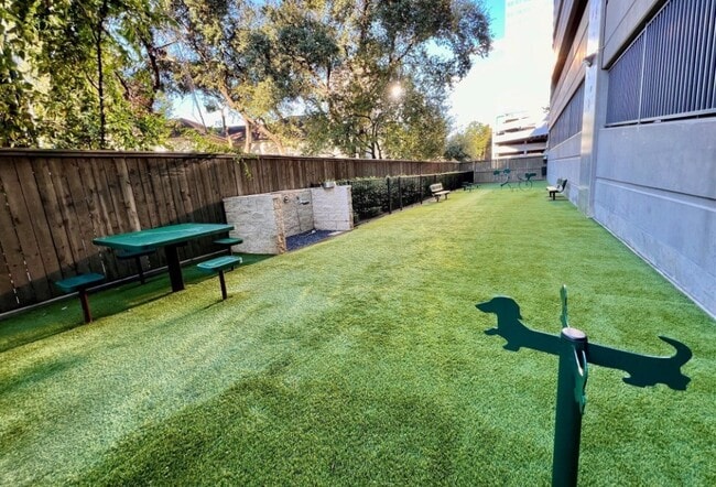 property at 1901 Post Oak Blvd