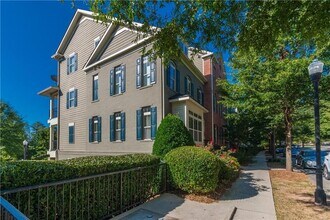 2752 Wander Ln in Alpharetta, GA - Foto de edificio - Building Photo
