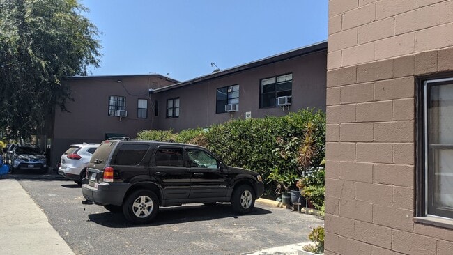 property at 927 N Madison Ave