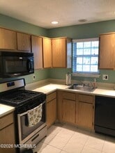 6 Datchet Close in Freehold, NJ - Building Photo - Building Photo