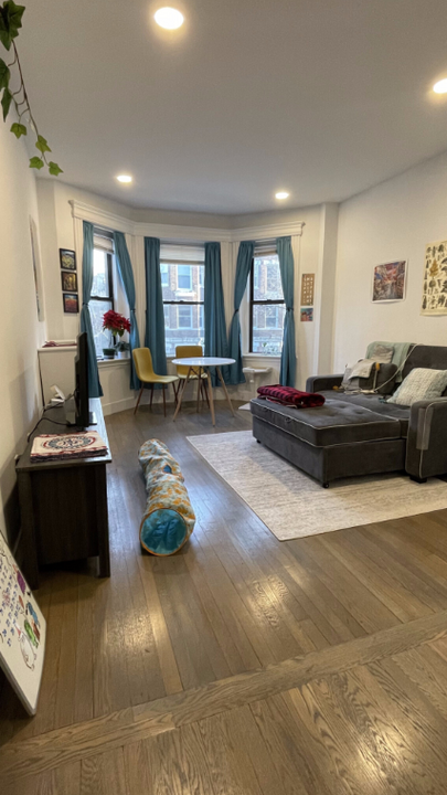 11 Queensberry St, Unit 6 in Boston, MA - Building Photo
