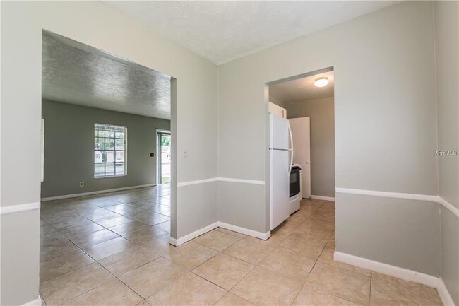 1402 College Park Ln-Unit -Unit B in Tampa, FL - Building Photo - Building Photo