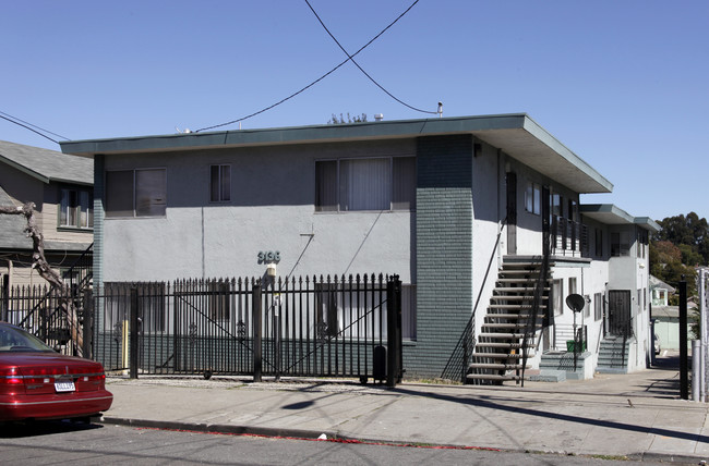 3136 Coolidge Ave in Oakland, CA - Building Photo - Building Photo