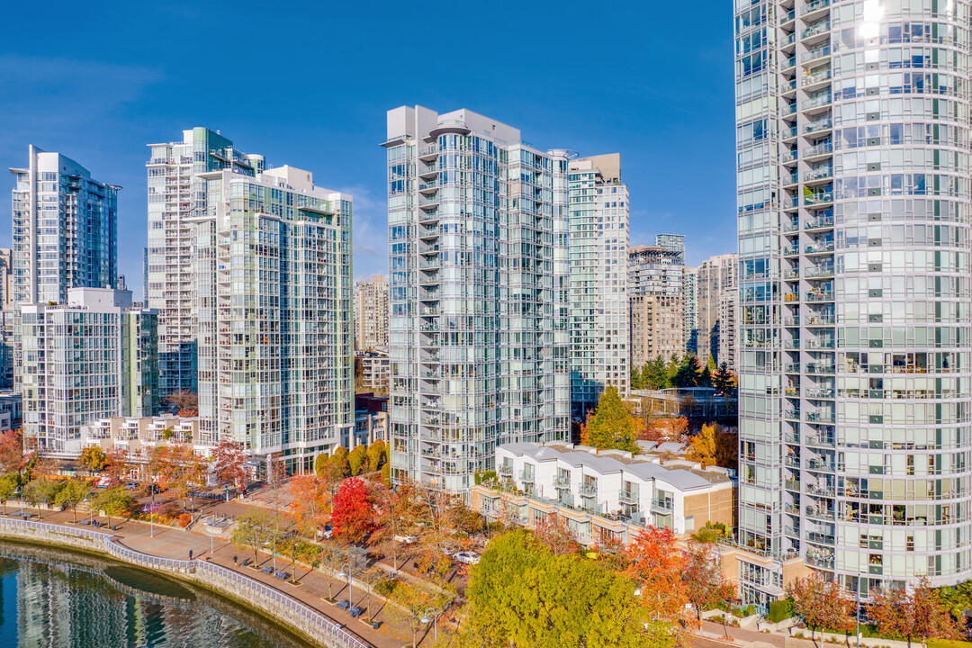 Quaywest II in Vancouver, BC - Building Photo