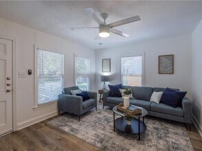 906 Capitol Ct in Austin, TX - Building Photo - Building Photo