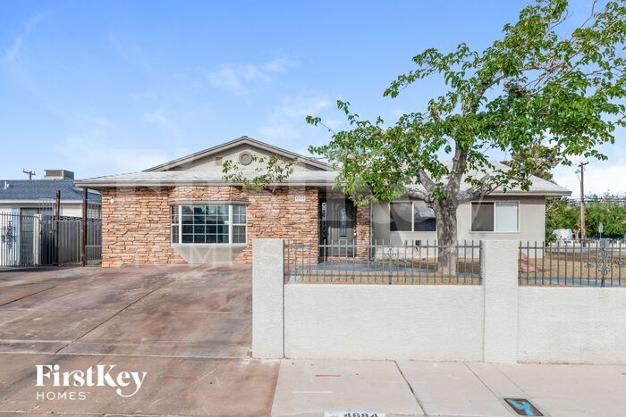 4684 El Canasta Way in Las Vegas, NV - Building Photo