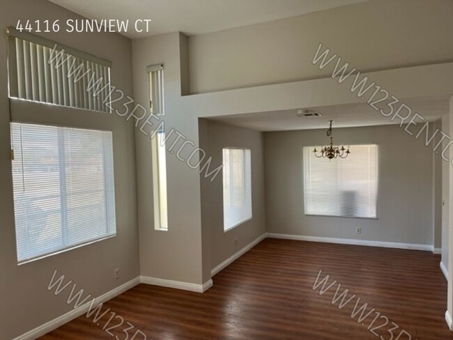 44116 Sunview Ct in Lancaster, CA - Building Photo - Building Photo