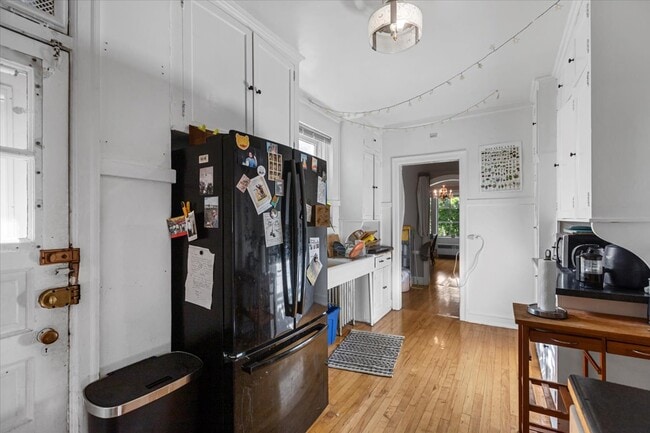 2712 W Logan Blvd, Unit 2 in Chicago, IL - Building Photo - Building Photo