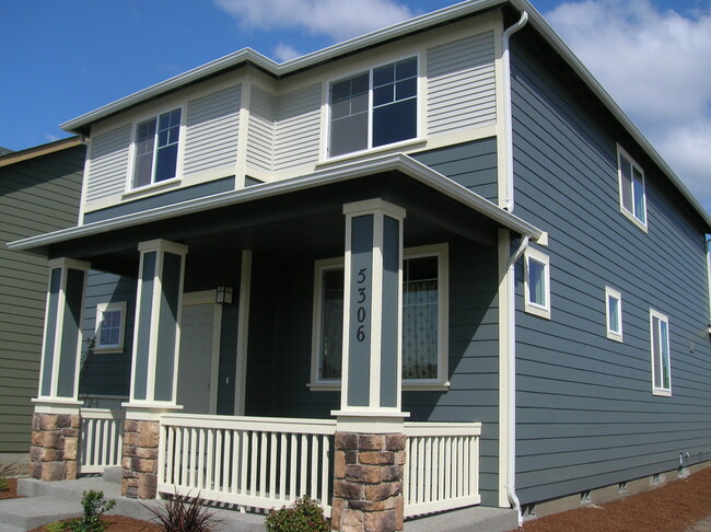 5306 Balustrade Blvd SE in Lacey, WA - Foto de edificio - Building Photo