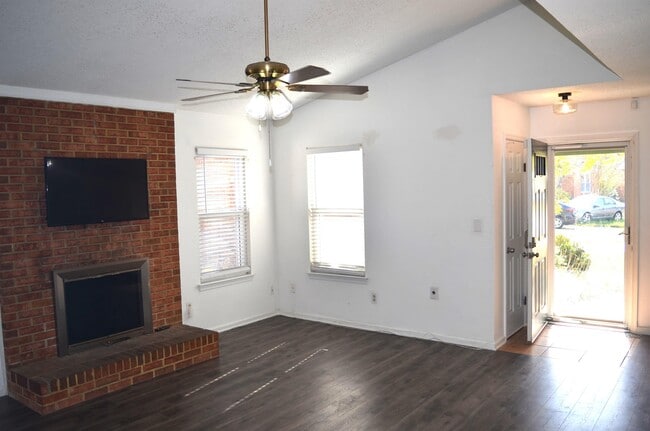 1504 Glenmont Ct in Virginia Beach, VA - Building Photo - Building Photo