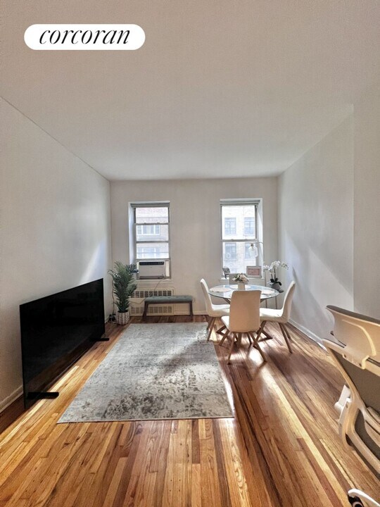 48 W 55th St in New York, NY - Building Photo