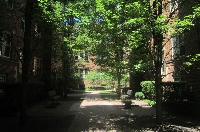 property at 221 N Oak Park Ave