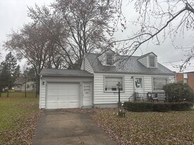 30 Aldrich Rd in Youngstown, OH - Building Photo