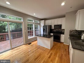 4065 Cressida Pl in Woodbridge, VA - Building Photo