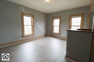 1327 S Jackson St in Auburn, IN - Building Photo - Building Photo